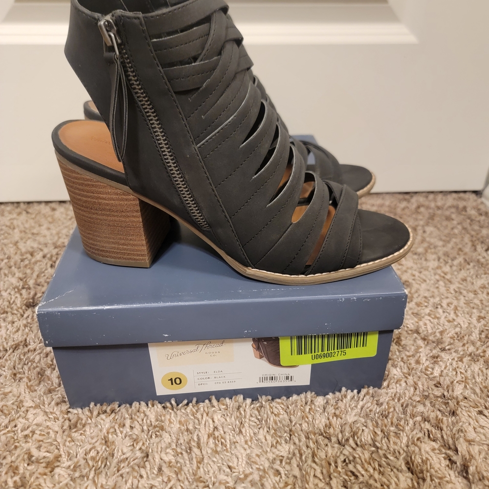Universal Thread Women's Black Strappy Heels - Picture 2 of 4